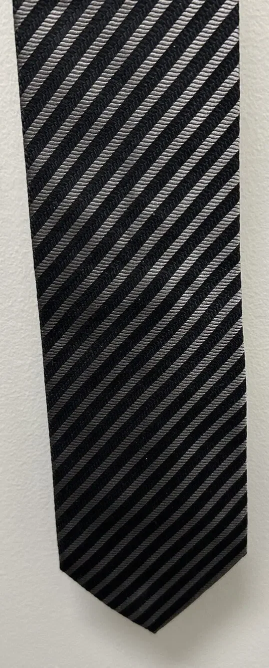 Giorgio Armani Men’s Black Silver Gray Silk Print Tie Worn Once